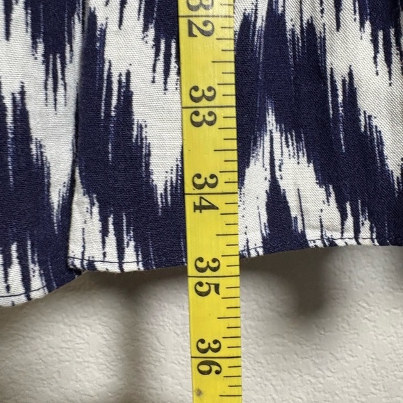 Pomander Place by Tuckernuck, Navy/White Ikat Mini, V Collar, Shirred Wrist. - Picture 10 of 14
